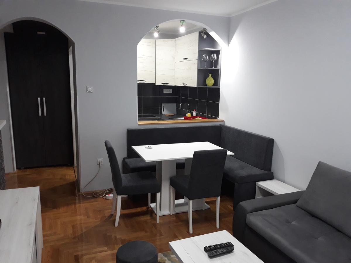 Apartment Azzuro 2 โนวีซาด ภายนอก รูปภาพ